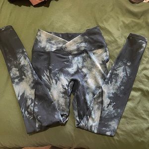 Alphalete surface power leggings -black oil stain